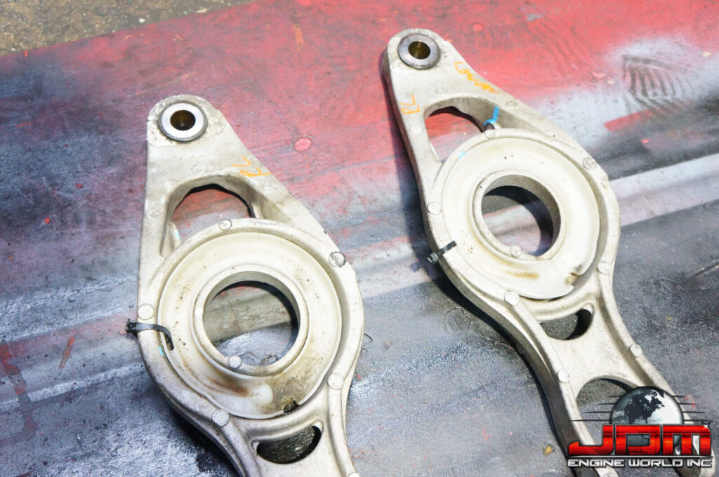 JDM 2005-2008 Acura RL Rear Lower Control Arms Right Spring Strut Mount